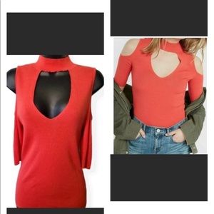 NWT EXPRESS Sexy Ribbed Cold Shoulder Cut-Out Choker Sweater Sz S Salmon Color